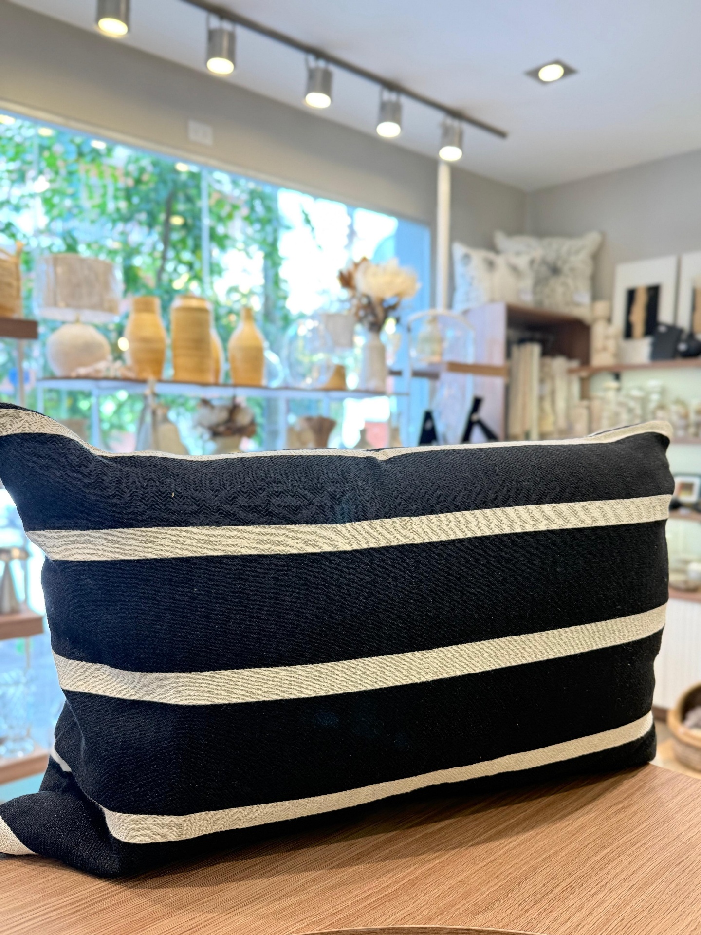 Almohadón Gamarra 60x40 Negro Óptico
